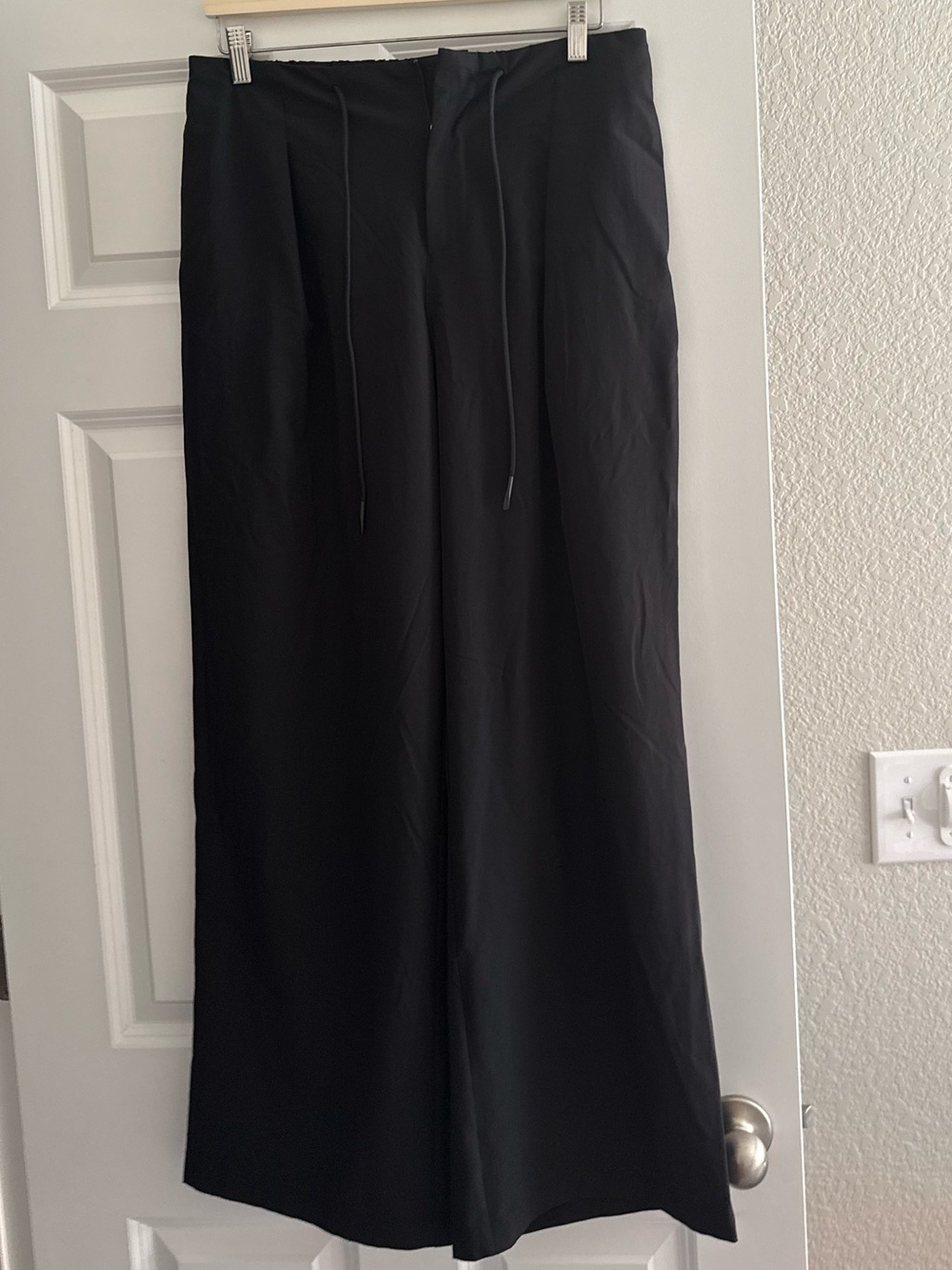 Avía black pants
